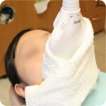 ジェルを塗りライトを当てるのを3回繰り返します